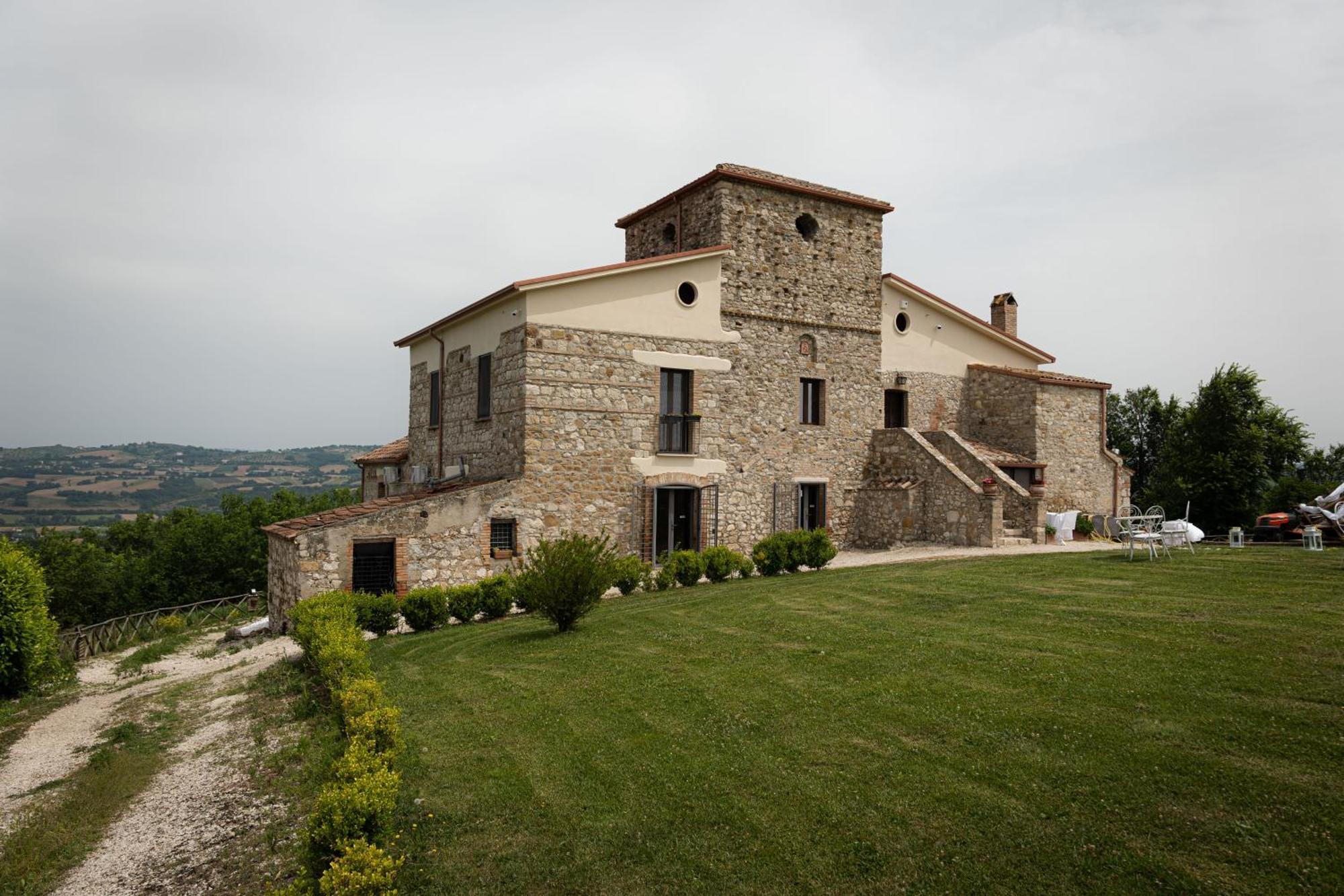 Country Relais La Torretta Baronale Guest House San Giorgio del Sannio Bagian luar foto